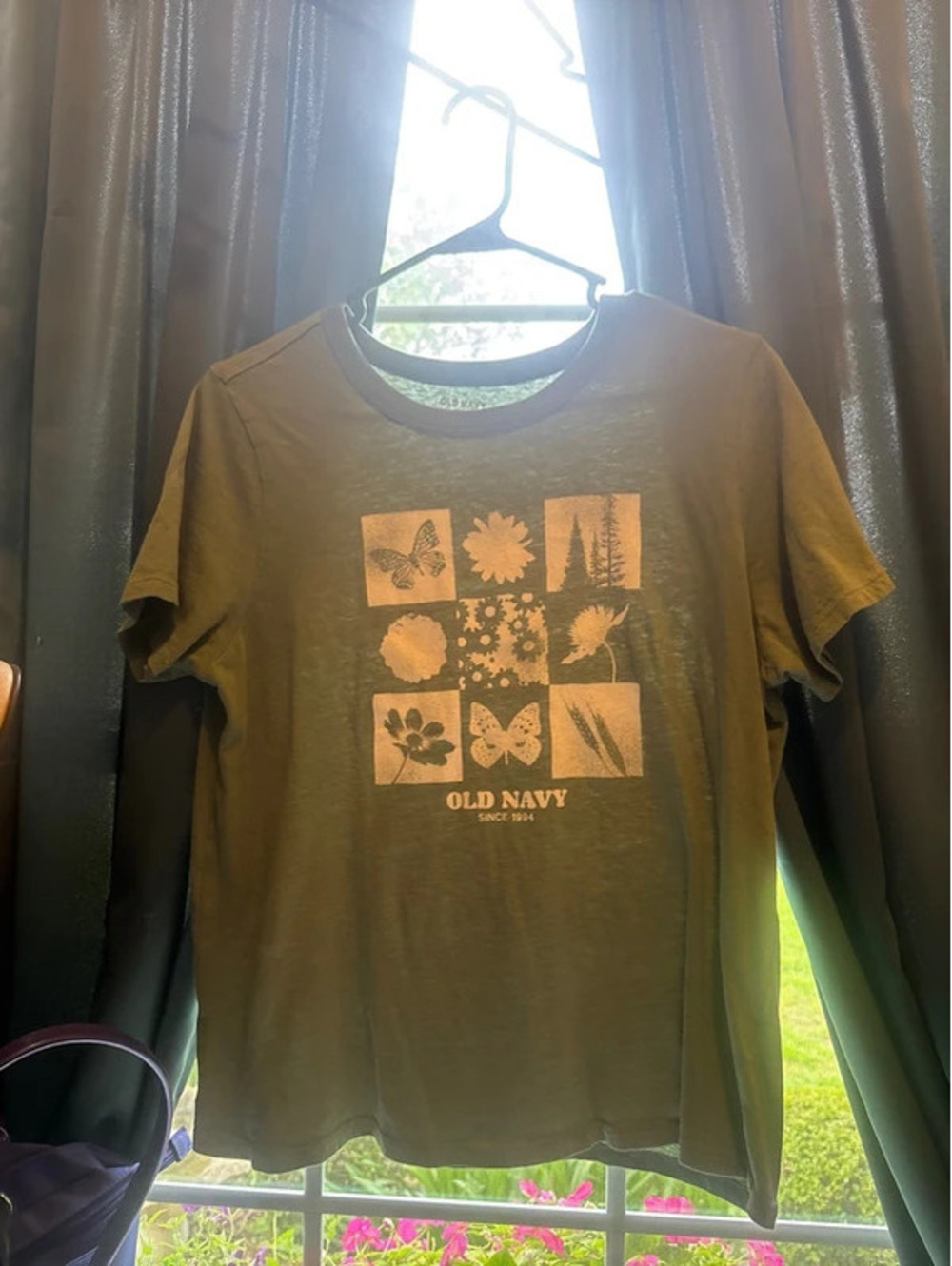 Old Navy size medium green Garden style T-shirt